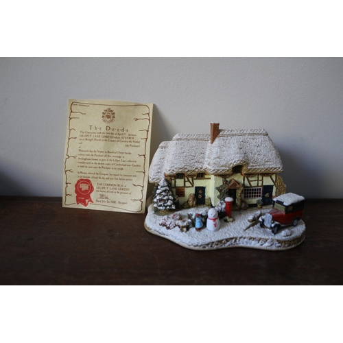 84 - Lilliput Lane Limited Edition 2005 'Decorating the House' Light Up Cottage 13.5cm