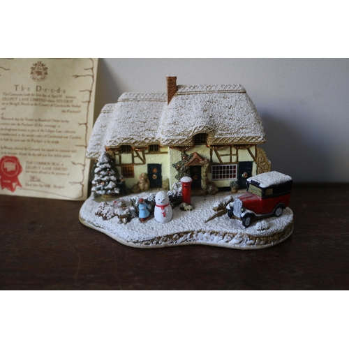 84 - Lilliput Lane Limited Edition 2005 'Decorating the House' Light Up Cottage 13.5cm