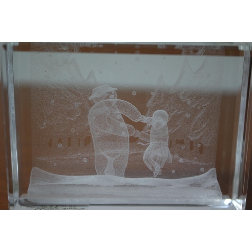 234 - Snowman Crystal Cube - The Snowman Crystal Treasures Country Artists S. Ent. 03
8cm Wide x 6cm Tall