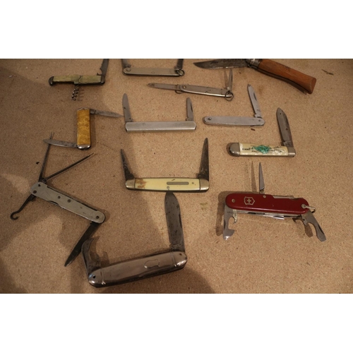 57 - Selection of Pen and Fruit Knives