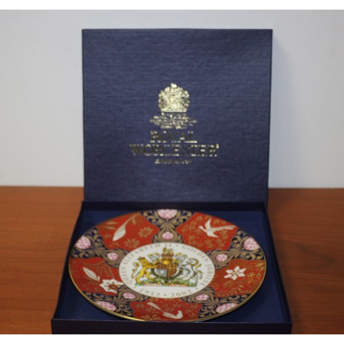 95 - Royal Worcester Queen Elizabeth II Golden Jubilee Plate, 1952-2002 in Original Box