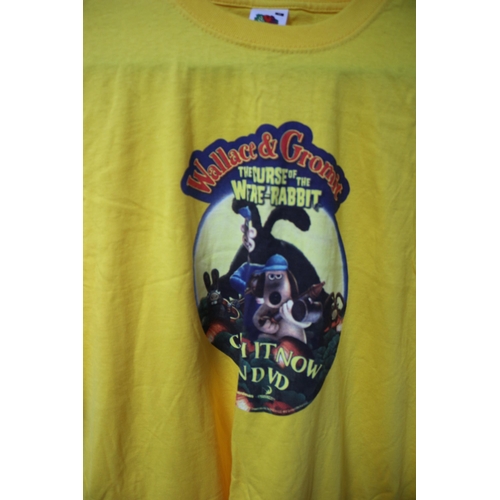 139 - Wallace & Gromit 'The Curse of The Were-Rabbit' Promo T-Shirt, Size Medium