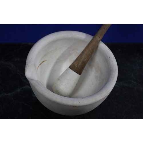 289 - A Vintage Heavy Pestle & Mortar