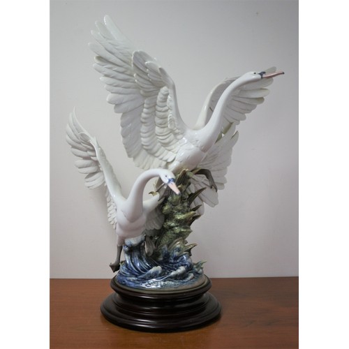 320 - Limited Edition Lladro Figure: Swans Take Flight.

This Stunning Porcelain Figurine Depicts Two Beau... 