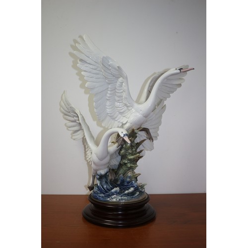 320 - Limited Edition Lladro Figure: Swans Take Flight.

This Stunning Porcelain Figurine Depicts Two Beau... 