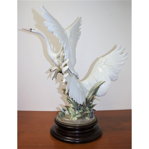 320 - Limited Edition Lladro Figure: Swans Take Flight.

This Stunning Porcelain Figurine Depicts Two Beau... 