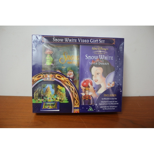 337 - Rare Snow White and the Seven Dwarfs VHS Video Gift Set with Figurines 
Boxed & Sealed