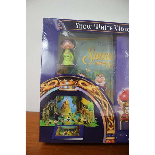 337 - Rare Snow White and the Seven Dwarfs VHS Video Gift Set with Figurines 
Boxed & Sealed