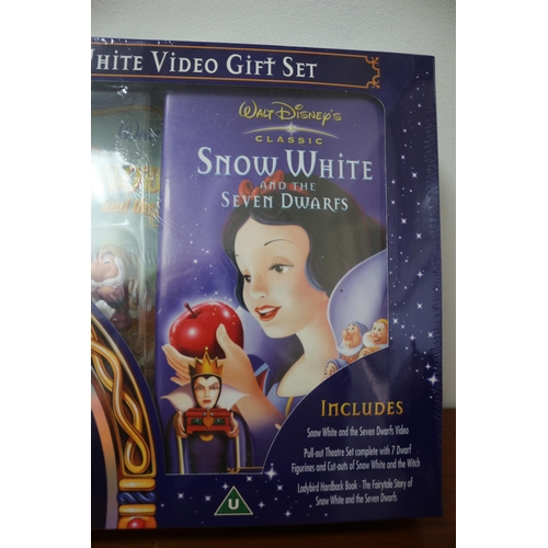 337 - Rare Snow White and the Seven Dwarfs VHS Video Gift Set with Figurines 
Boxed & Sealed