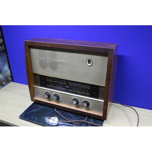 429 - Vintage Murphy Radio