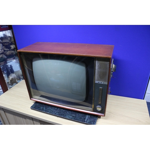 430 - Vintage GEC TV 
Advised this is woking