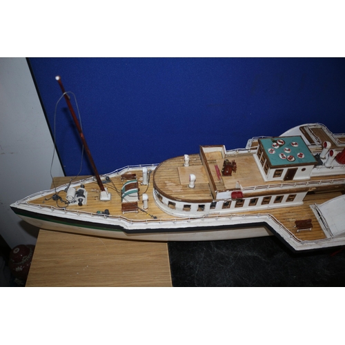 157 - Large RC Model of a Steam Boat, untested, 120 x 30.5 x 31cm