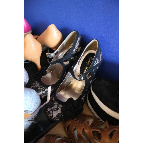 197 - Large Bundle of Shoes