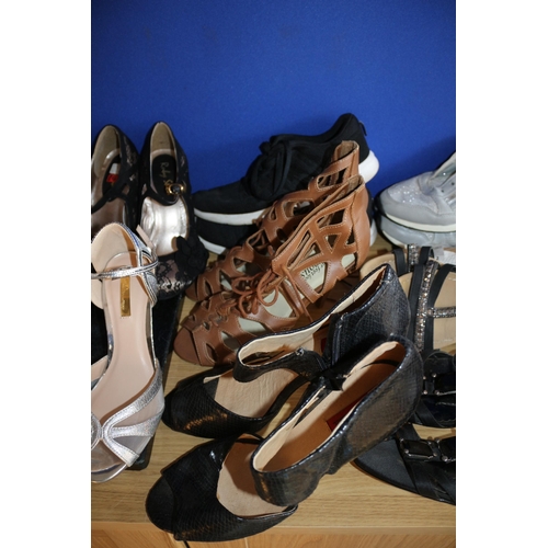 197 - Large Bundle of Shoes