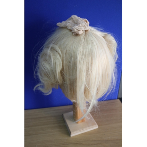 72 - Mannequin Head plus Wig