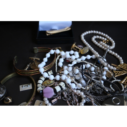 97 - Selection of Costume Jewellery