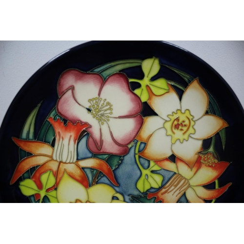 257 - Limited Edition Moorcroft 2002 Elizabeth II Golden Jubilee Plate - 72/750, 22.5cm diameter