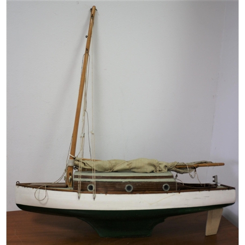 305 - Pond Yacht 50cm long x 60cm high