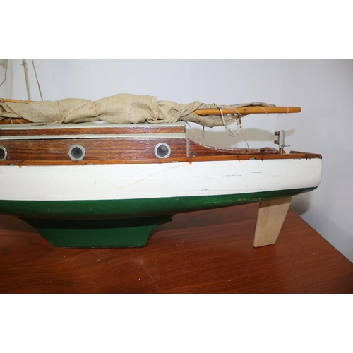 305 - Pond Yacht 50cm long x 60cm high