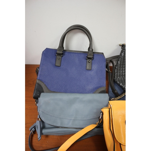 331 - 8 Ladies Handbags