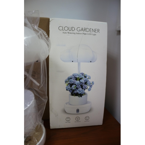 333 - Cloud Gardener, Auto Watering, LED Light Plant Pot (Foreign Plugs)