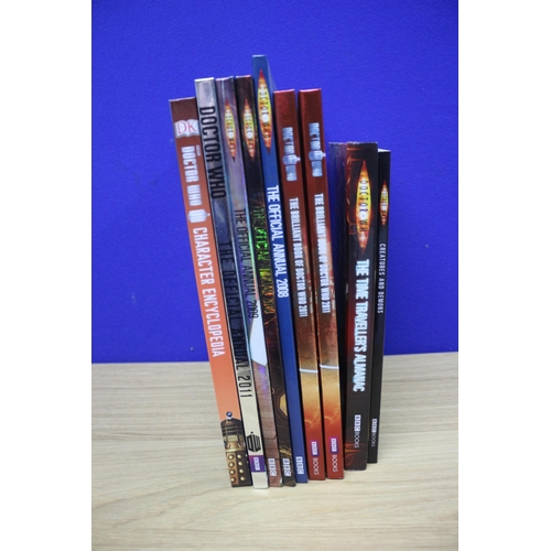 475 - Collection of Dr Who Annuals & Books