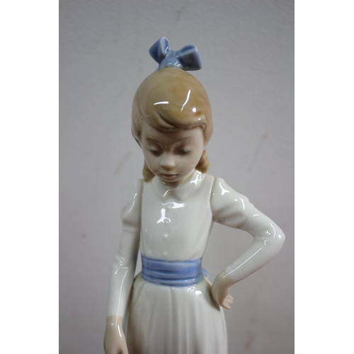 660 - Nao by Lladro Girl with Dog Figurine