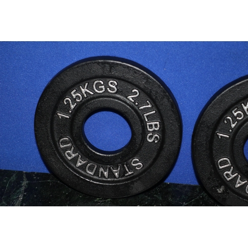 107 - Brand New Pair of 1.5kg Weights, Boxed