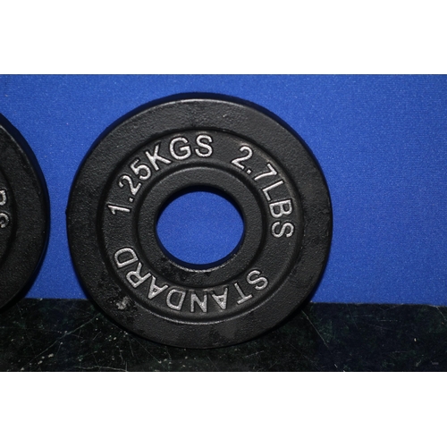 107 - Brand New Pair of 1.5kg Weights, Boxed