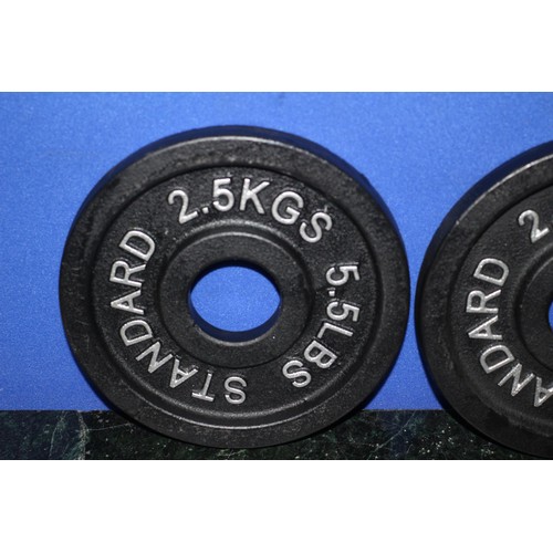 98 - Brand New Pair of 2.5kg/5.5lb Weights, Boxed