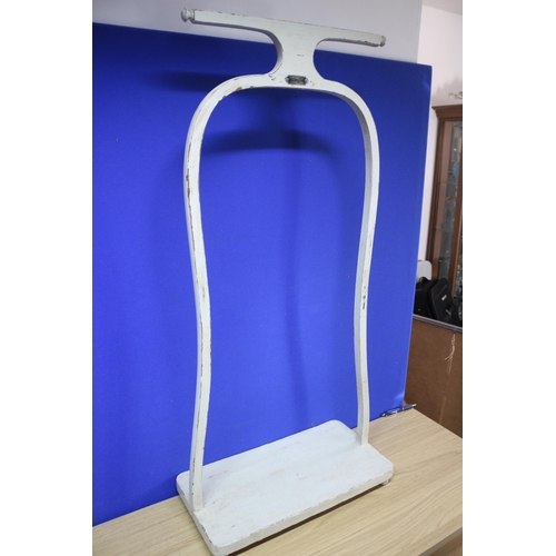 Everneat Wooden Suit Rack