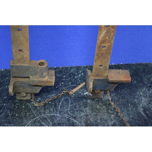 17 - 2 x Large Metal Sash Clamps with Pins