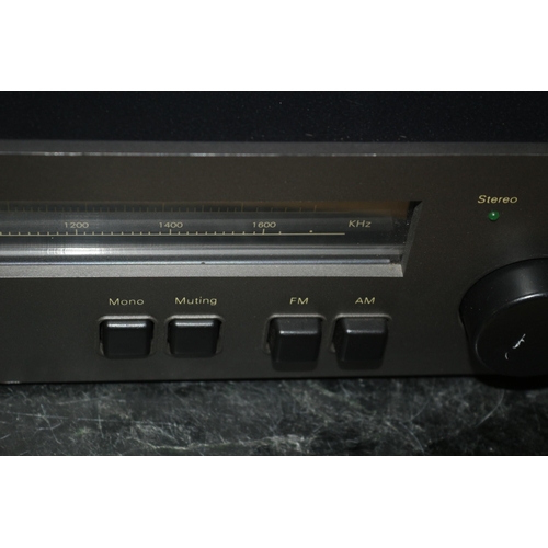 69 - NAD AM/FM Stereo Tuner 4020A