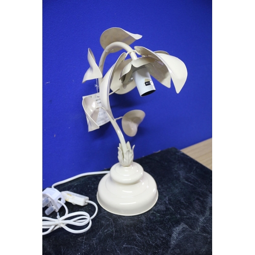 172 - Brand New Metal Floral Design Single Bulb Lamp