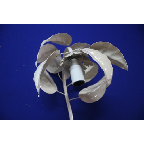 175 - Brand New Metal Floral Design Single Bulb Lamp