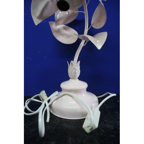 180 - Brand New Metal Floral Design Single Bulb Lamp