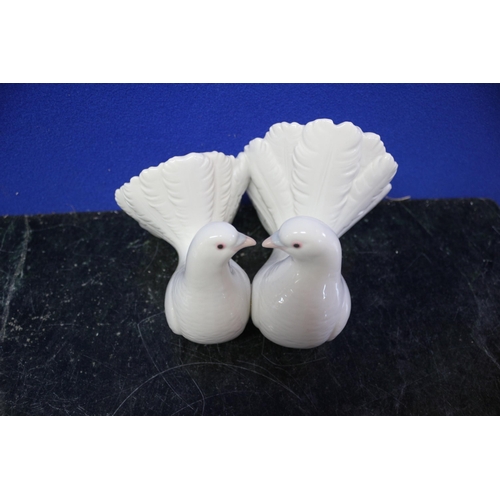 204 - Pair of Lladro Loving Doves - 12cm Tall