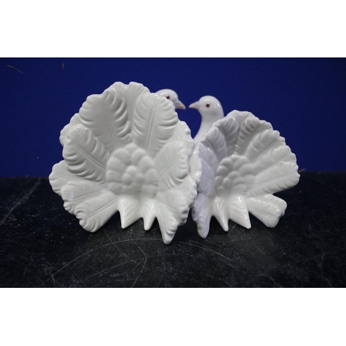 204 - Pair of Lladro Loving Doves - 12cm Tall