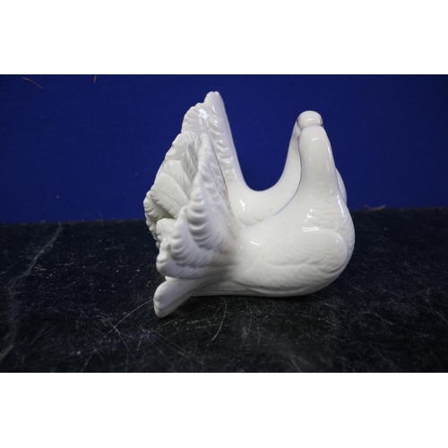 204 - Pair of Lladro Loving Doves - 12cm Tall