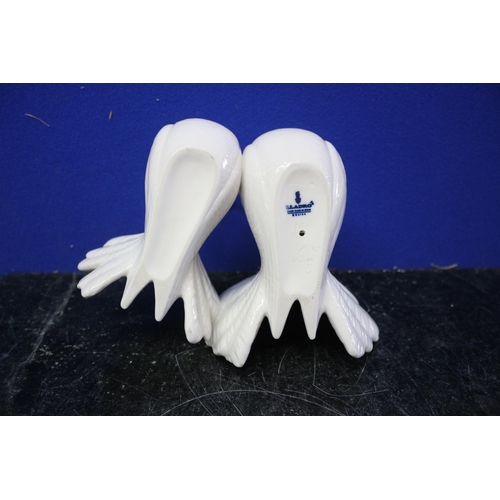 204 - Pair of Lladro Loving Doves - 12cm Tall