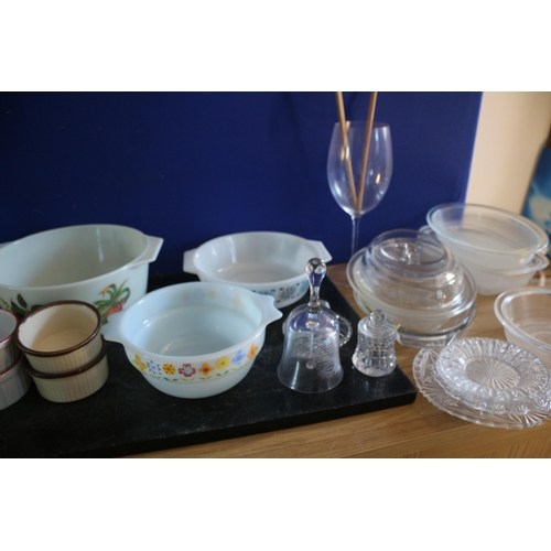 215 - Mixed Lot of Kitchenware including Pyrex