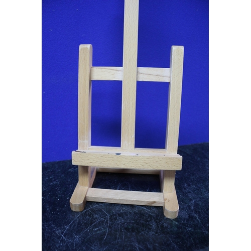 239 - Small Artists Easel - 43.5cm