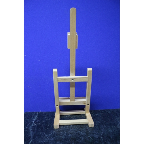 239 - Small Artists Easel - 43.5cm