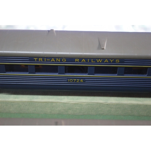 294 - 2 x Boxed Tri-ang Carriages - TR26 & TR134 - Passenger and Baggage Car