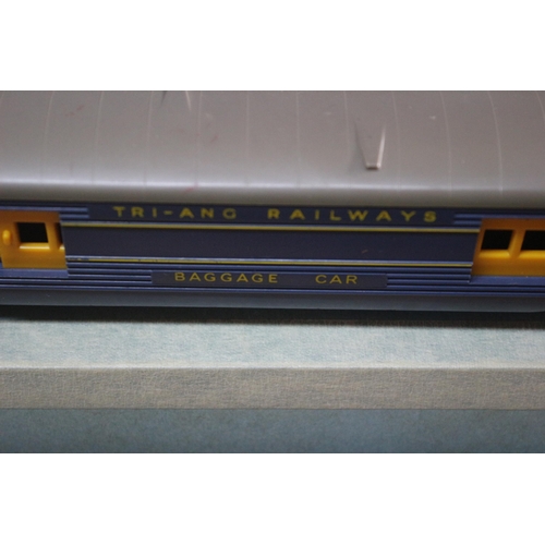 294 - 2 x Boxed Tri-ang Carriages - TR26 & TR134 - Passenger and Baggage Car