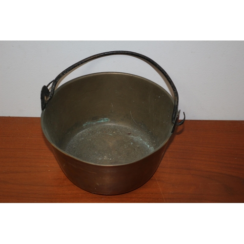 477 - Good Size Bronze Cooking / Preserve Pot