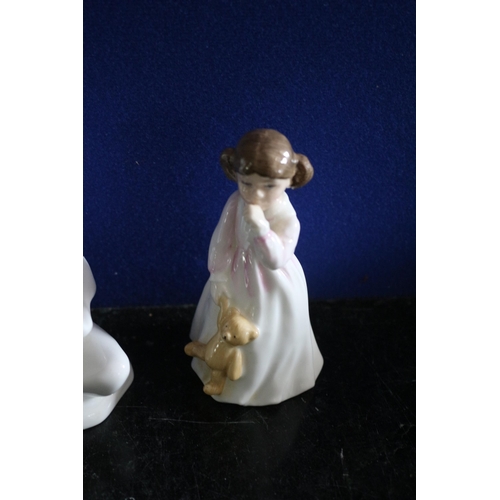 54 - 3 x Royal Doulton Figures plus a RD Daddies Girl