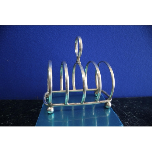 17 - A Silver Hallmarked Birmingham 1923 Toast Rack with Ball Feet and Finger Grip Handle - 106g