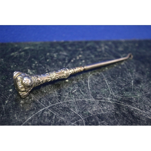 3 - A Birmingham 1906 Hallmarked Silver Dogs Head Handled Button Hook - 17.5cm Long