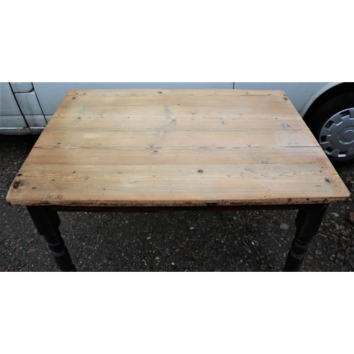 26 - Antique 1880's French Scrub Top Pine Farmhouse Table with Turned Legs and a Single Drawer - 122 x 84... 